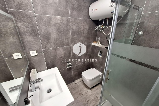 Segunda mano - Apartamento / piso -
Torrevieja - Torretas