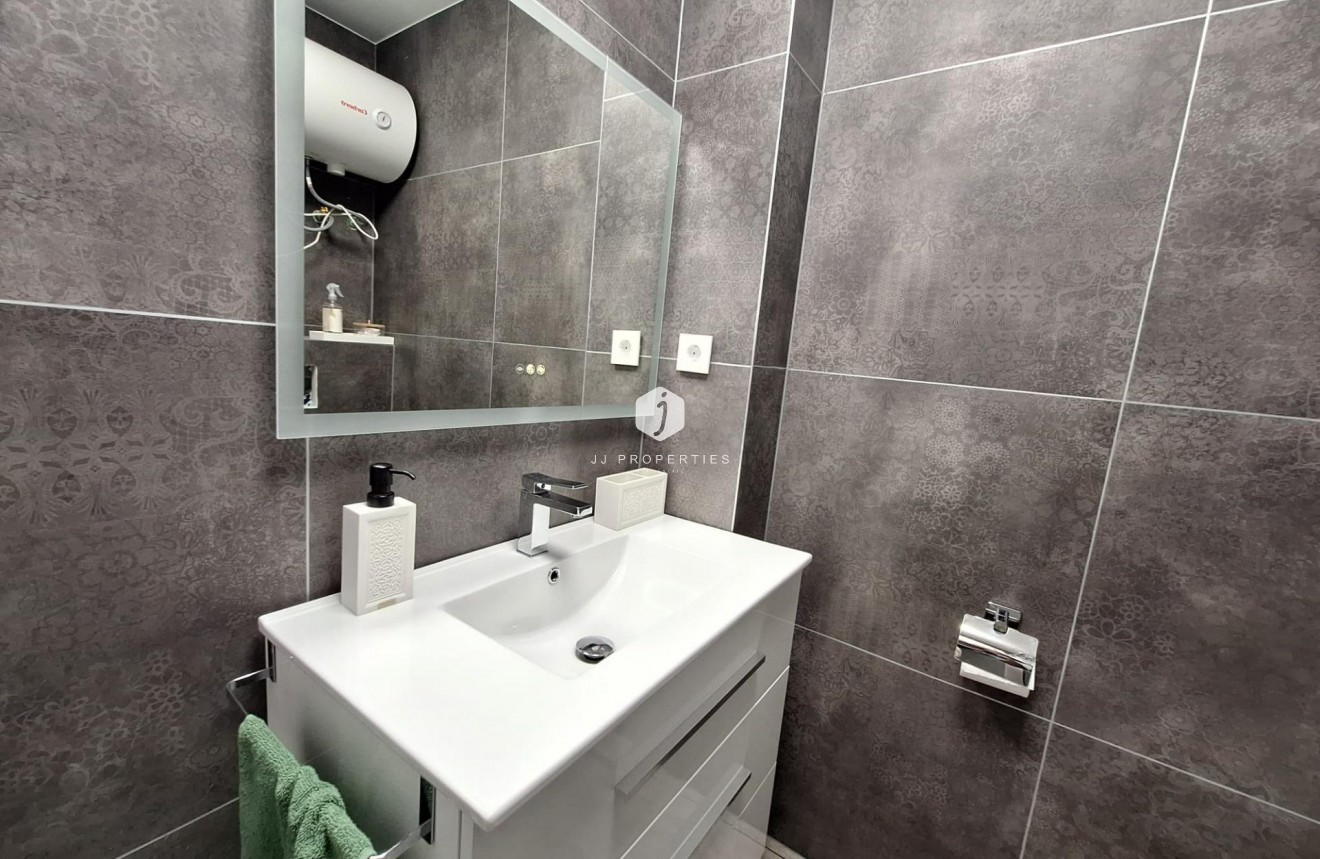 Segunda mano - Apartamento / piso -
Torrevieja - Torretas