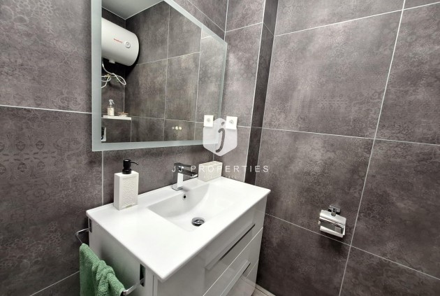Segunda mano - Apartamento / piso -
Torrevieja - Torretas