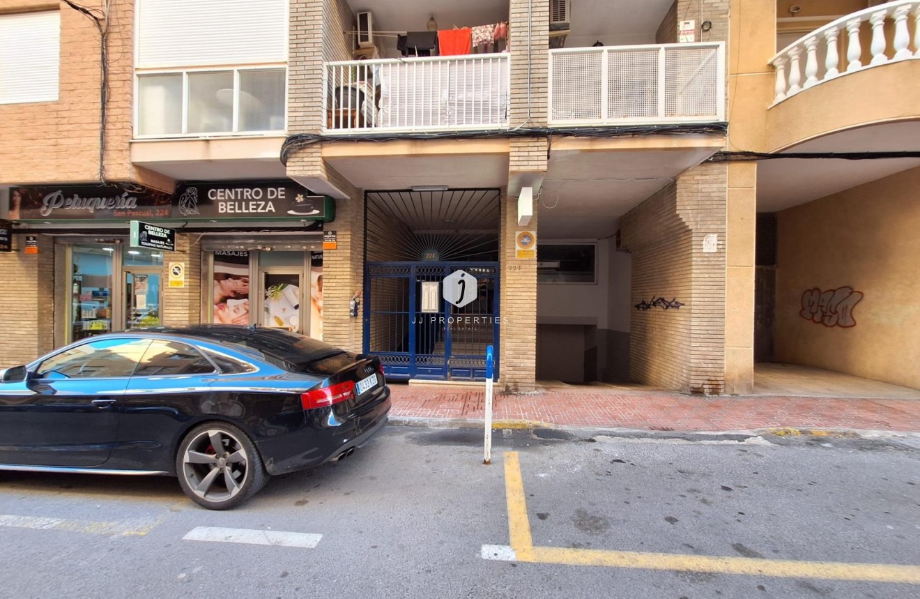 Resale - Apartment / flat -
Torrevieja - Centro