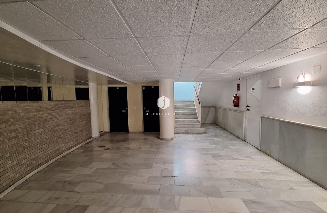 Resale - Apartment / flat -
Torrevieja - Centro