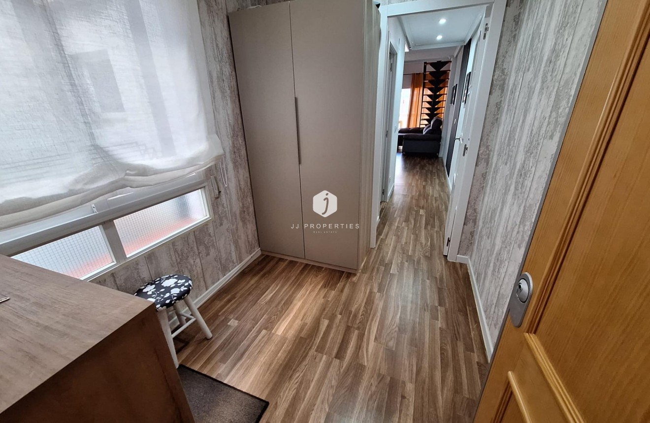 Resale - Apartment / flat -
Torrevieja - Centro