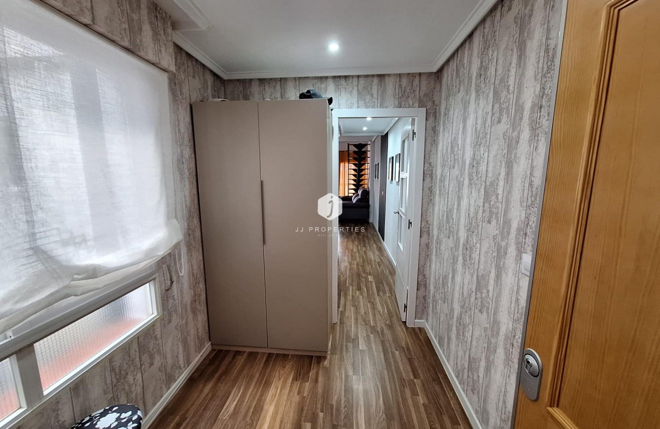 Resale - Apartment / flat -
Torrevieja - Centro