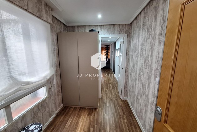 Resale - Apartment / flat -
Torrevieja - Centro