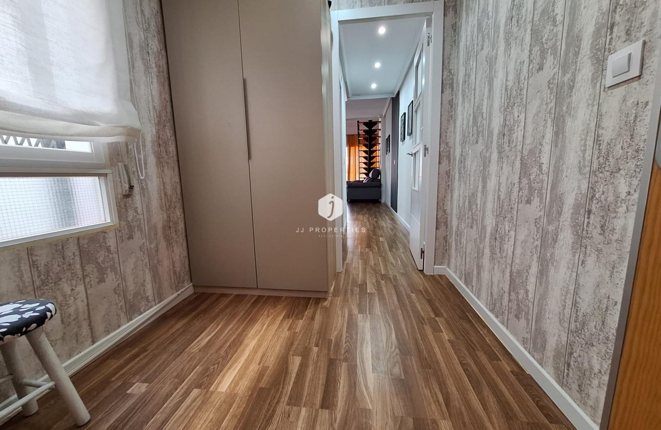 Resale - Apartment / flat -
Torrevieja - Centro