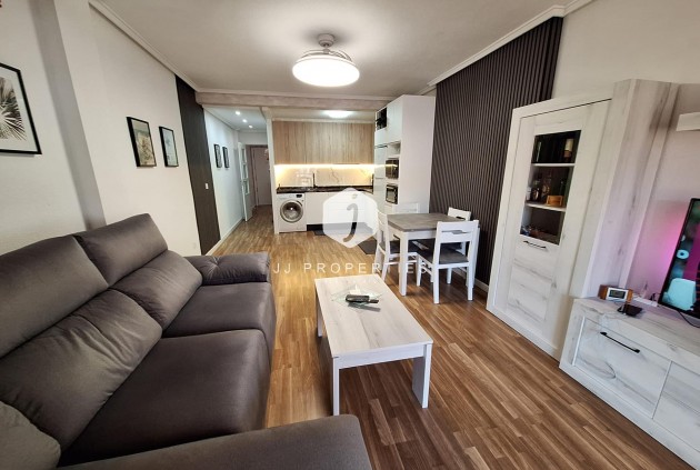 Resale - Apartment / flat -
Torrevieja - Centro
