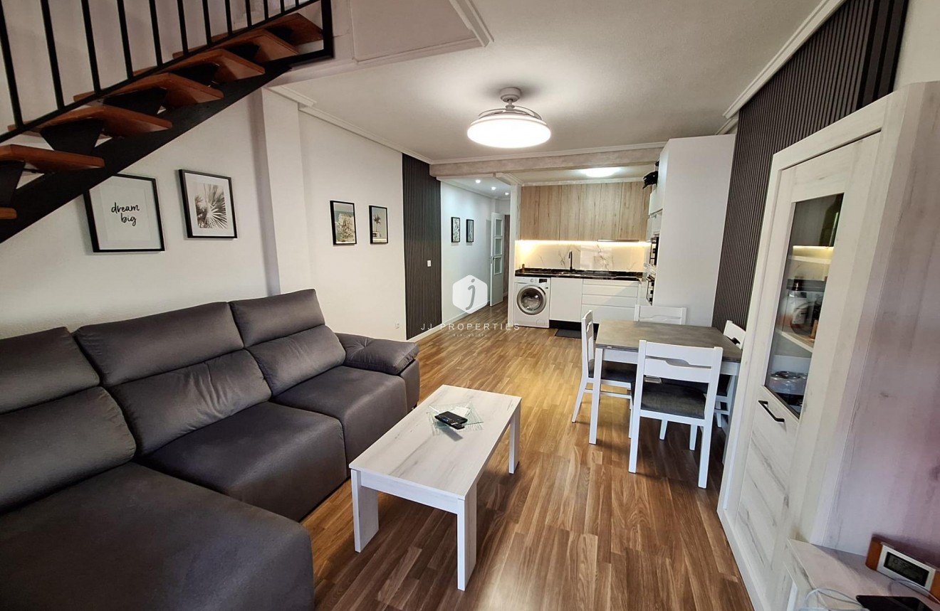 Resale - Apartment / flat -
Torrevieja - Centro