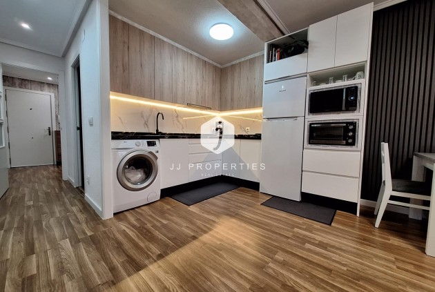 Resale - Apartment / flat -
Torrevieja - Centro