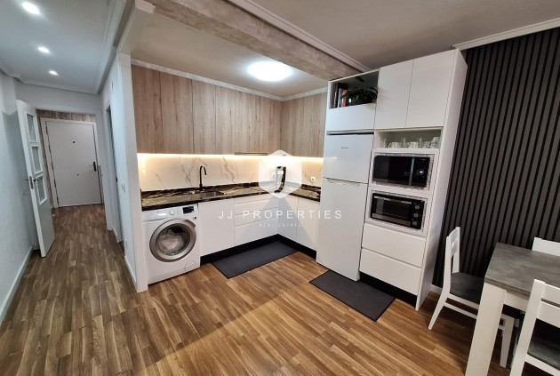 Resale - Apartment / flat -
Torrevieja - Centro