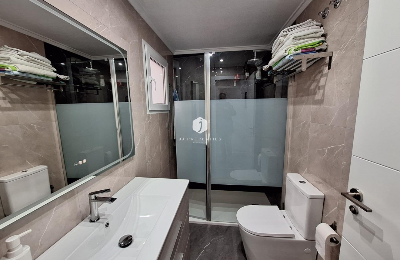 Resale - Apartment / flat -
Torrevieja - Centro