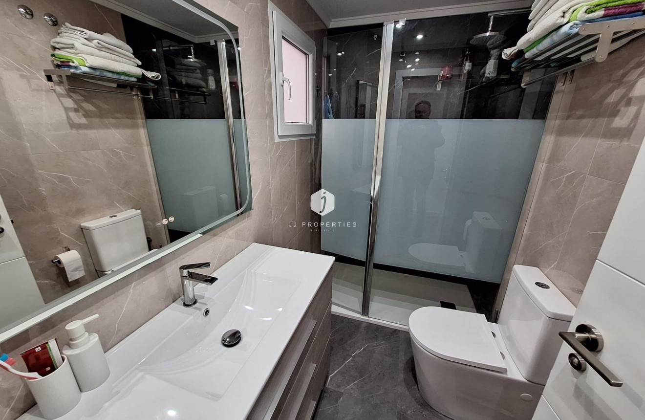 Resale - Apartment / flat -
Torrevieja - Centro
