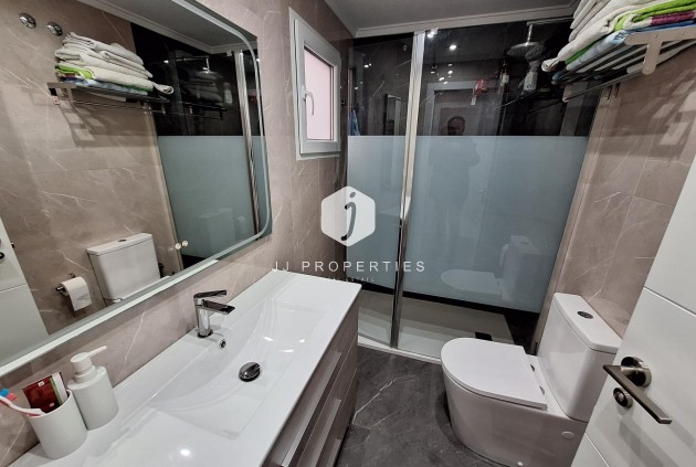 Resale - Apartment / flat -
Torrevieja - Centro