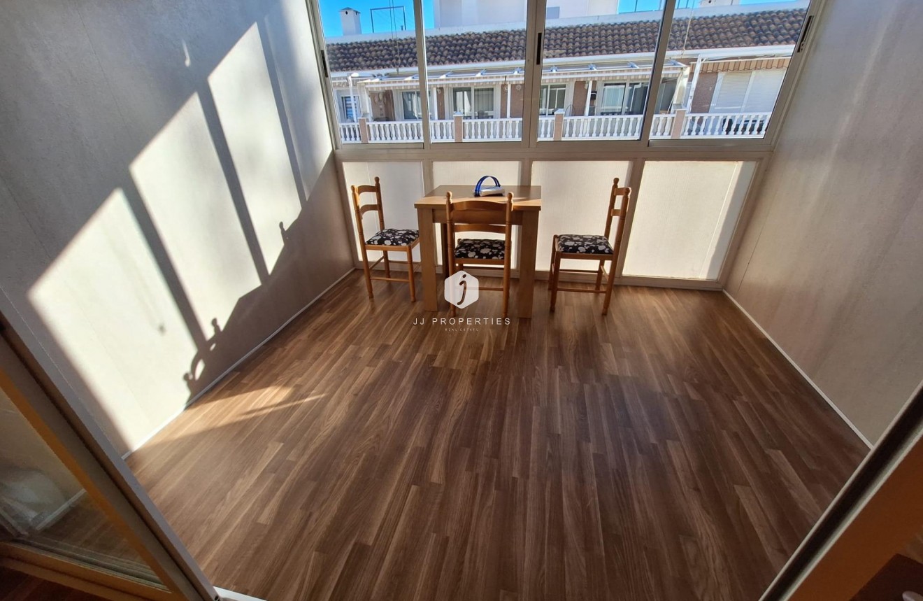 Resale - Apartment / flat -
Torrevieja - Centro