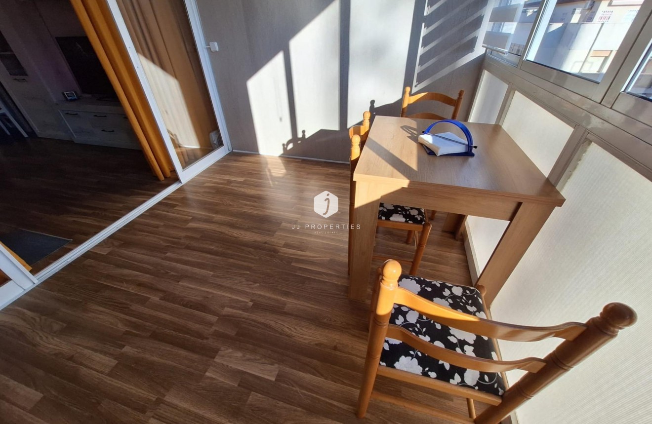 Resale - Apartment / flat -
Torrevieja - Centro