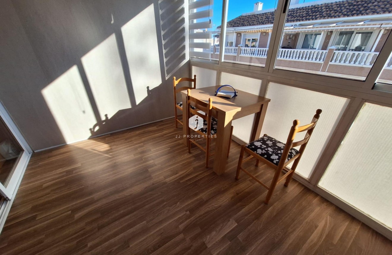 Resale - Apartment / flat -
Torrevieja - Centro