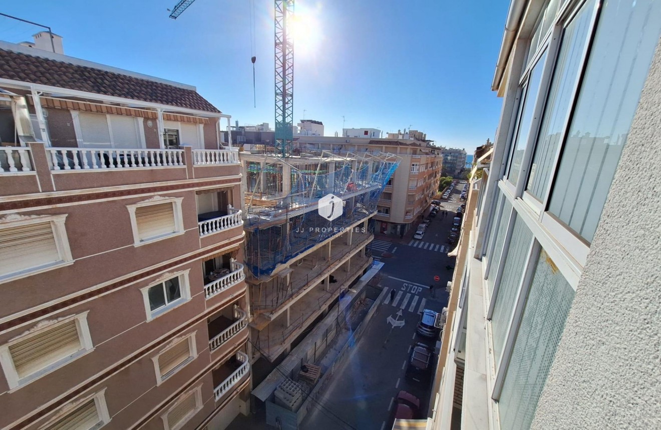 Resale - Apartment / flat -
Torrevieja - Centro