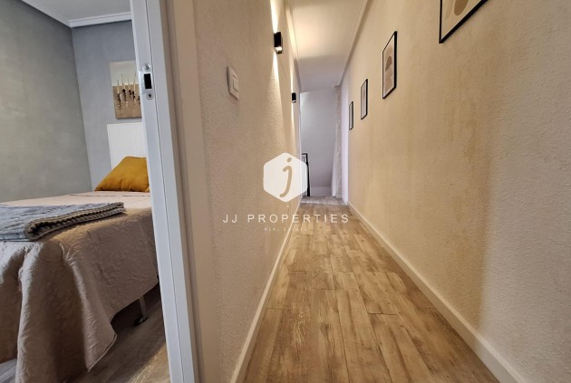 Resale - Apartment / flat -
Torrevieja - Centro