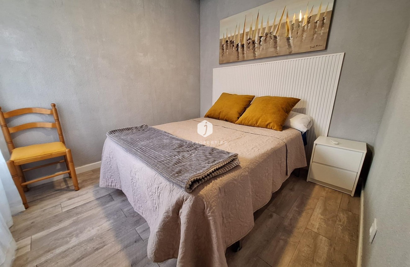Resale - Apartment / flat -
Torrevieja - Centro