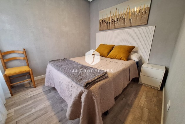 Resale - Apartment / flat -
Torrevieja - Centro