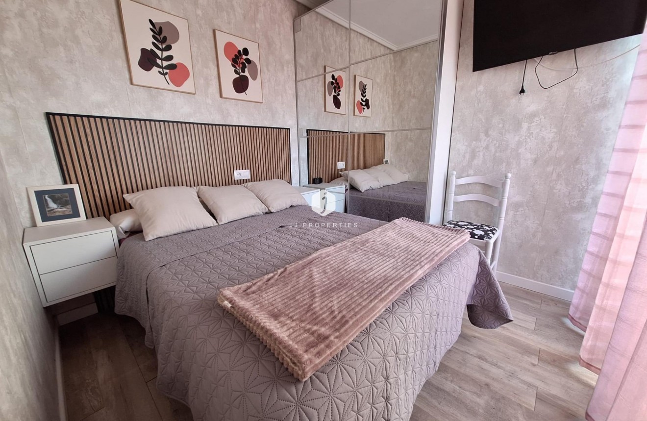 Resale - Apartment / flat -
Torrevieja - Centro