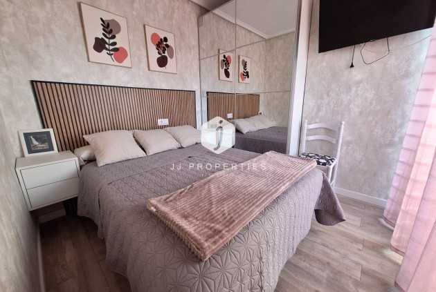 Resale - Apartment / flat -
Torrevieja - Centro