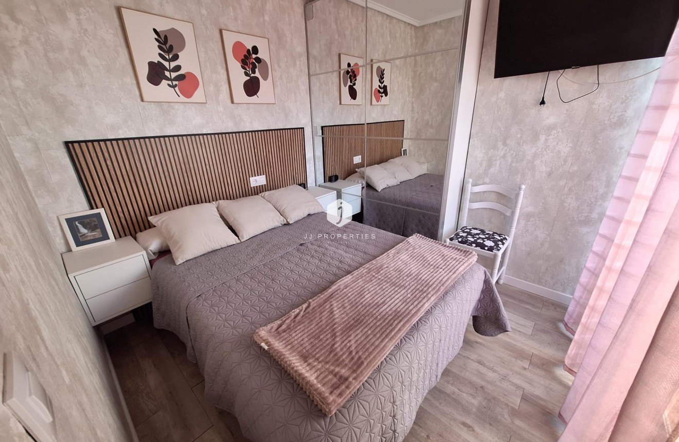 Resale - Apartment / flat -
Torrevieja - Centro