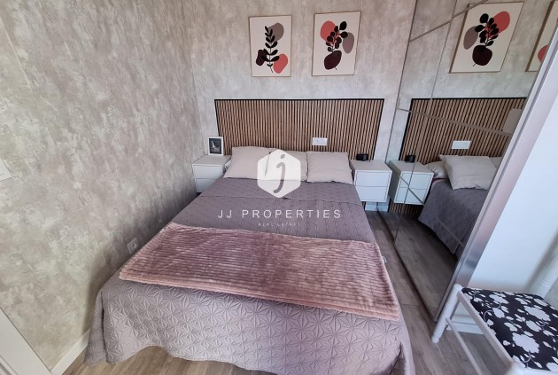 Resale - Apartment / flat -
Torrevieja - Centro