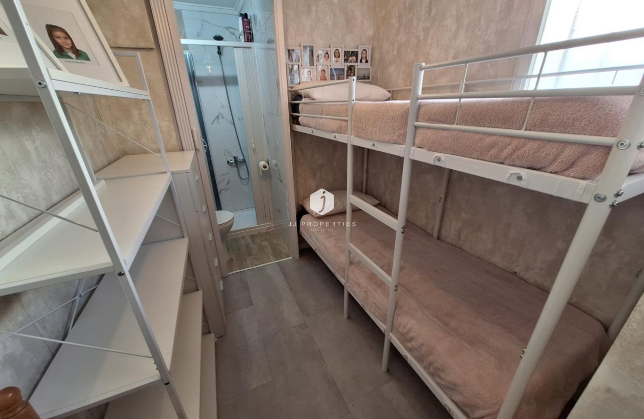 Resale - Apartment / flat -
Torrevieja - Centro