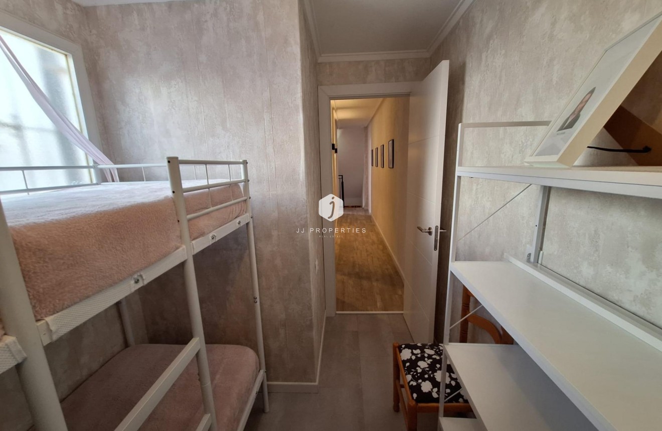 Resale - Apartment / flat -
Torrevieja - Centro