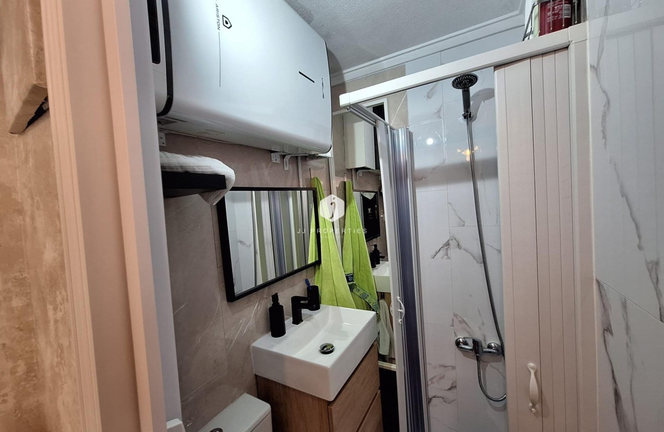 Resale - Apartment / flat -
Torrevieja - Centro