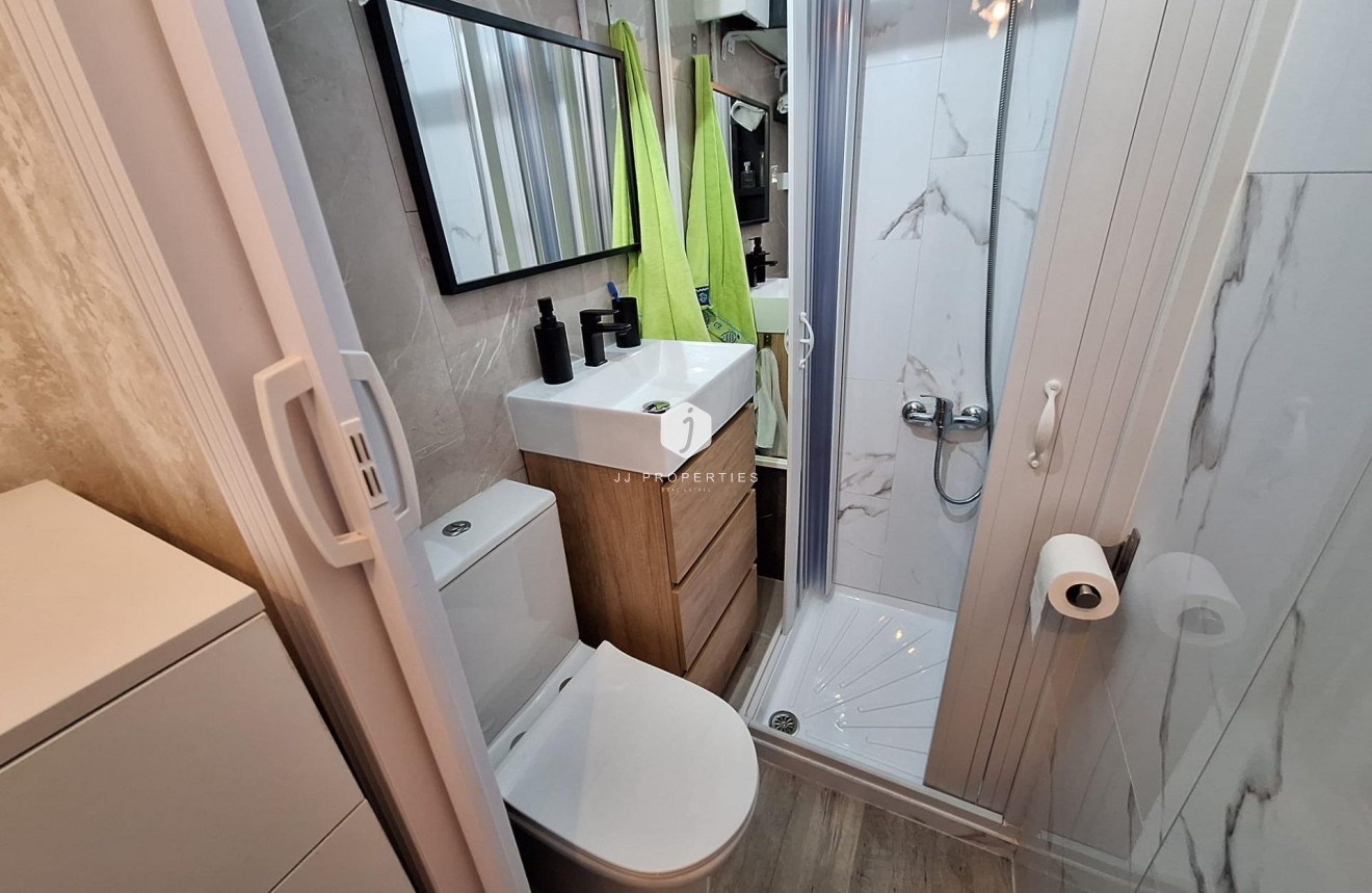 Resale - Apartment / flat -
Torrevieja - Centro