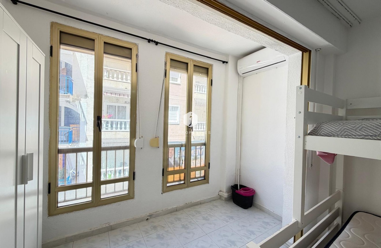 Tweedehands - Appartement / flat -
Torrevieja - Playa del Cura