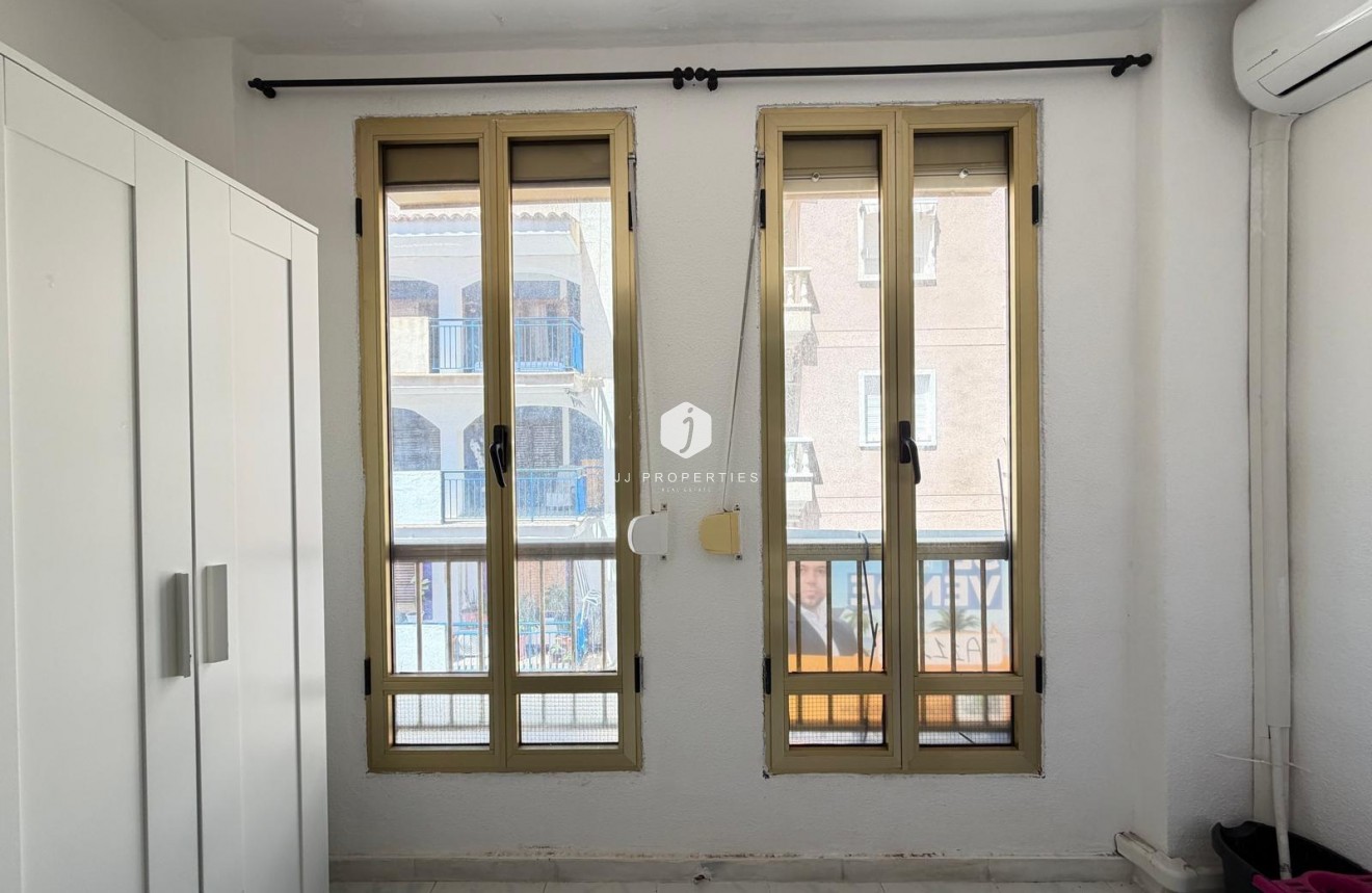 Tweedehands - Appartement / flat -
Torrevieja - Playa del Cura