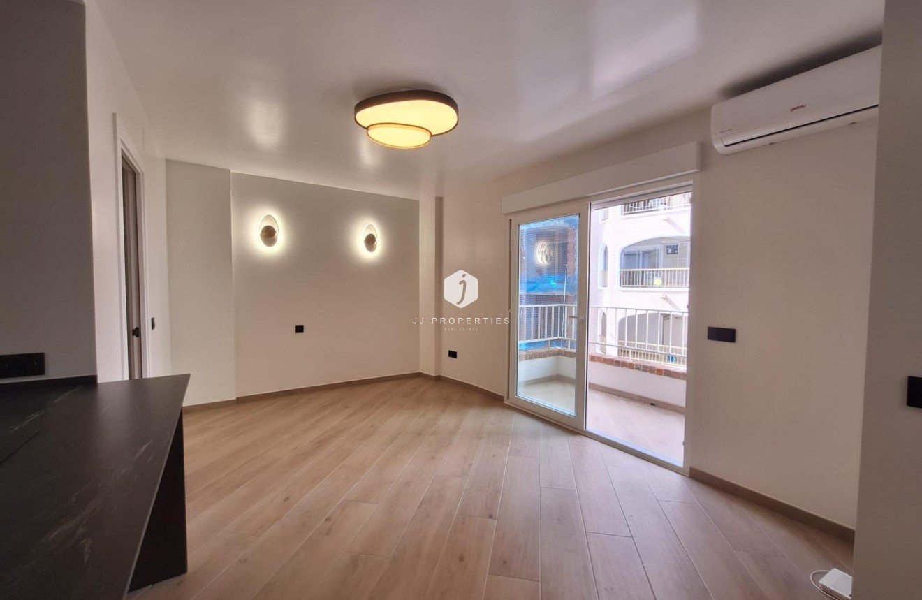 Aus zweiter Hand - Wohnung -
Torrevieja - Playa de los Locos