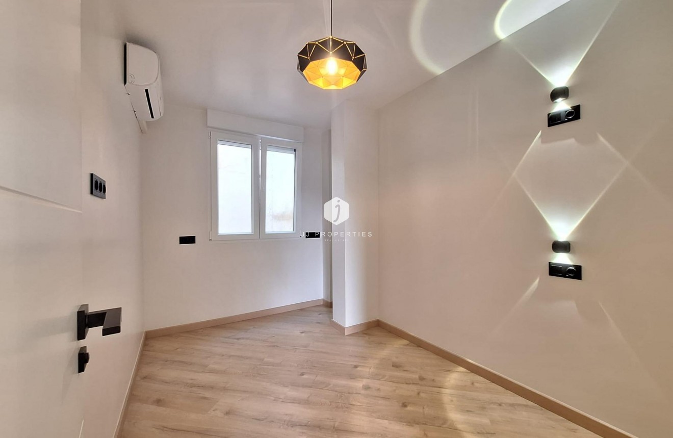 Aus zweiter Hand - Wohnung -
Torrevieja - Playa de los Locos