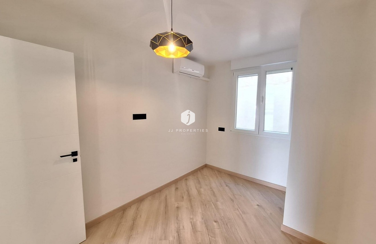 Aus zweiter Hand - Wohnung -
Torrevieja - Playa de los Locos
