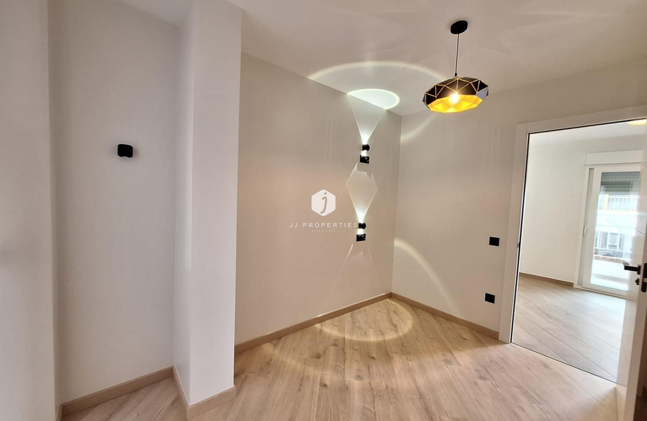 Aus zweiter Hand - Wohnung -
Torrevieja - Playa de los Locos