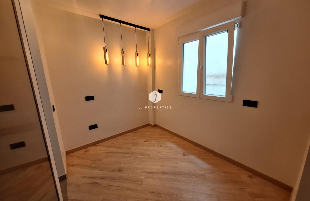 Aus zweiter Hand - Wohnung -
Torrevieja - Playa de los Locos