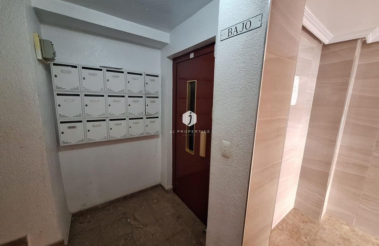 Aus zweiter Hand - Wohnung -
Torrevieja - Playa de los Locos