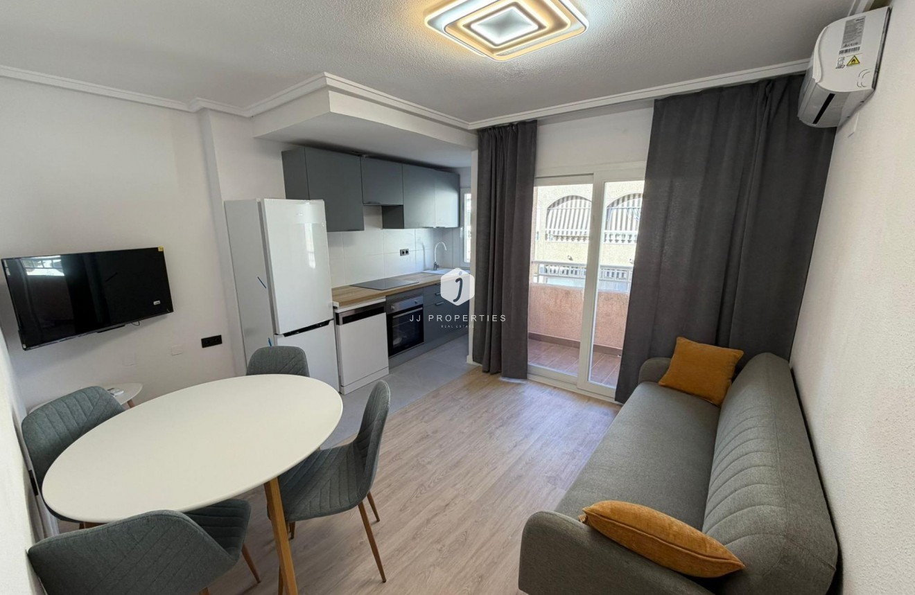 Resale - Apartment / flat -
Torrevieja - Playa del Cura