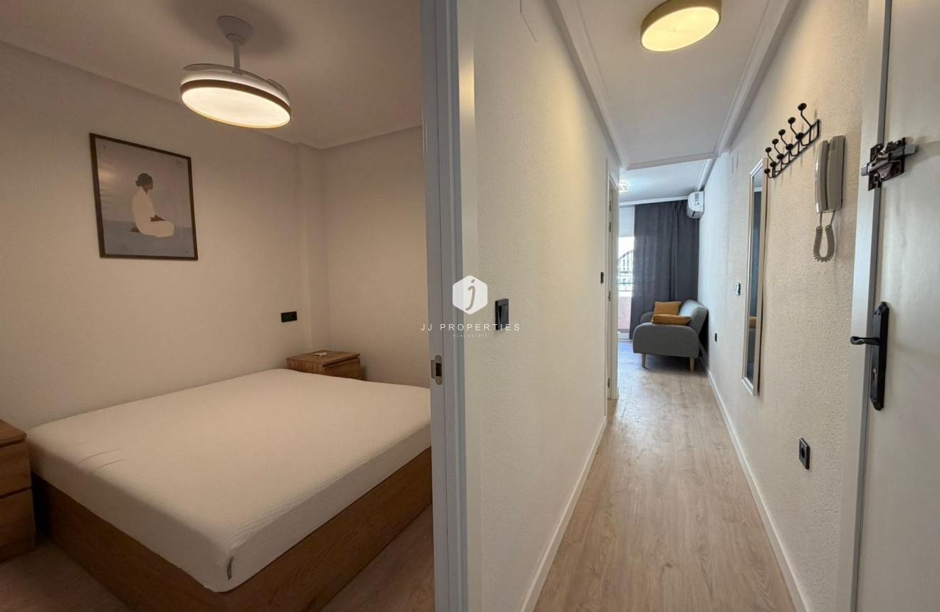 Resale - Apartment / flat -
Torrevieja - Playa del Cura