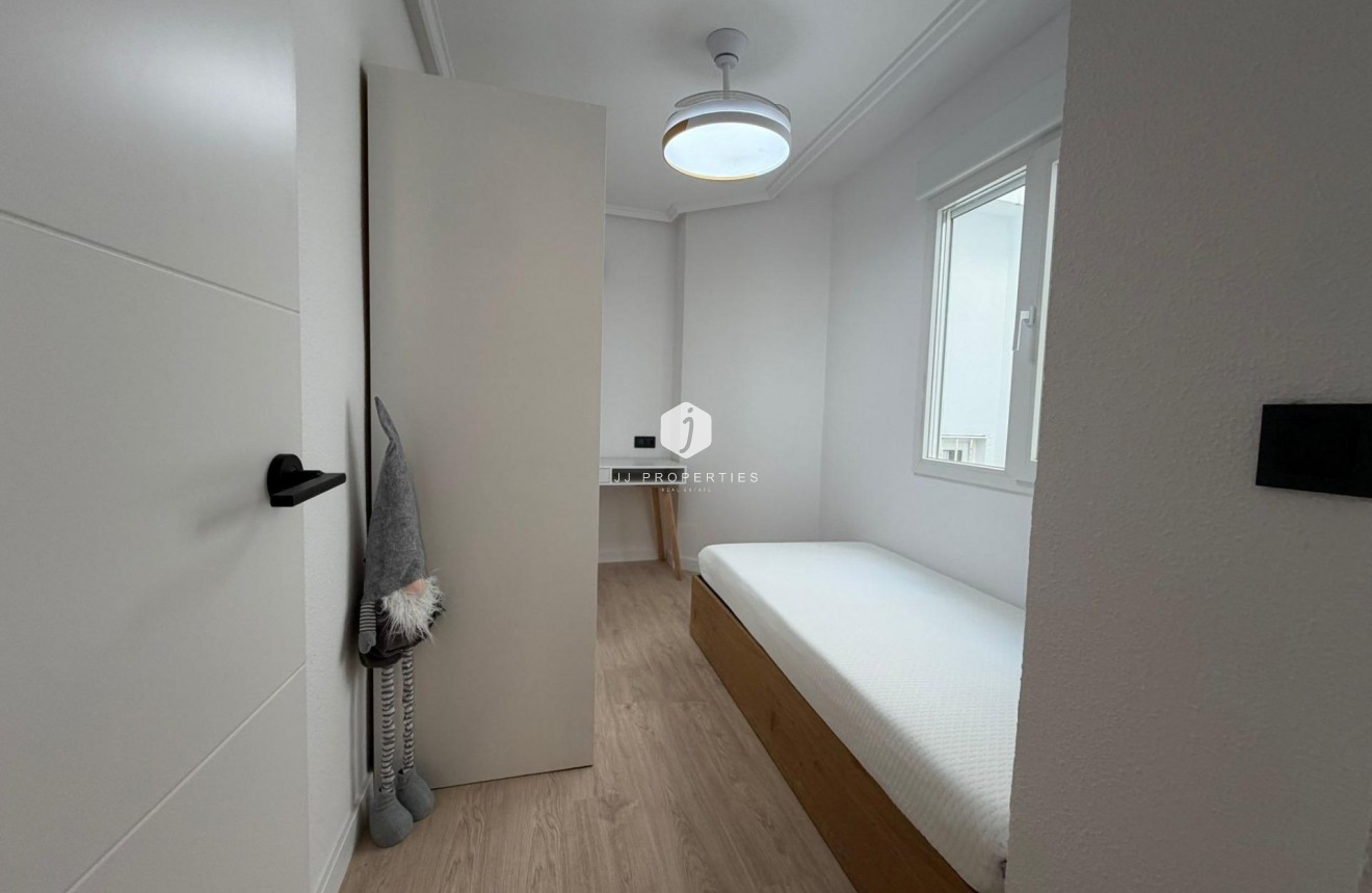 Resale - Apartment / flat -
Torrevieja - Playa del Cura
