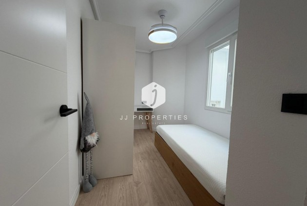 Resale - Apartment / flat -
Torrevieja - Playa del Cura
