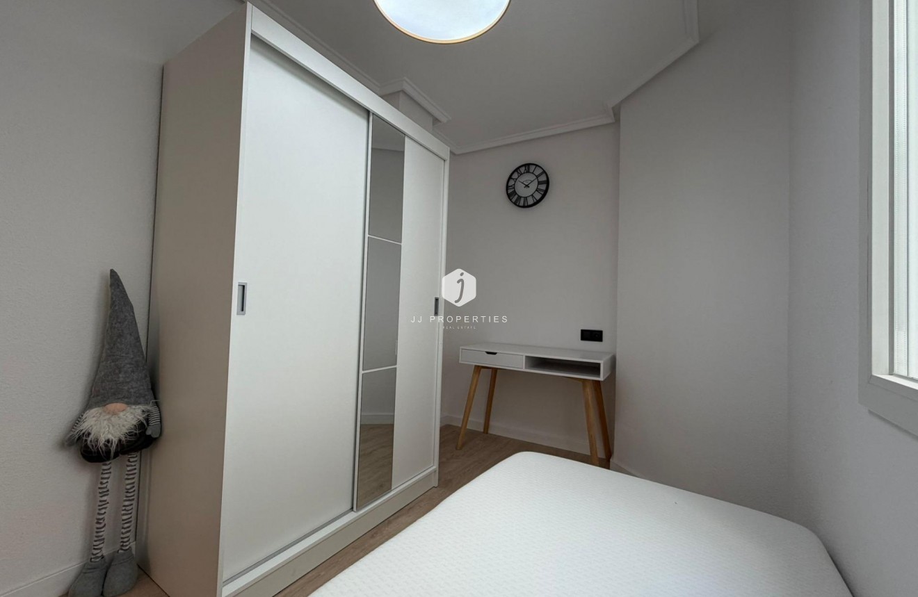 Resale - Apartment / flat -
Torrevieja - Playa del Cura
