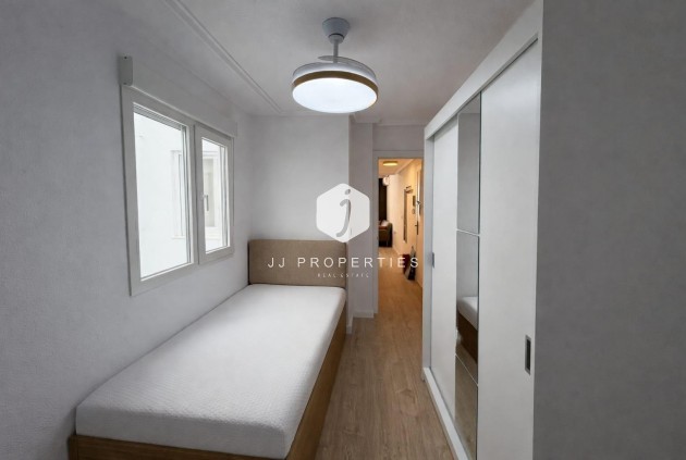 Resale - Apartment / flat -
Torrevieja - Playa del Cura