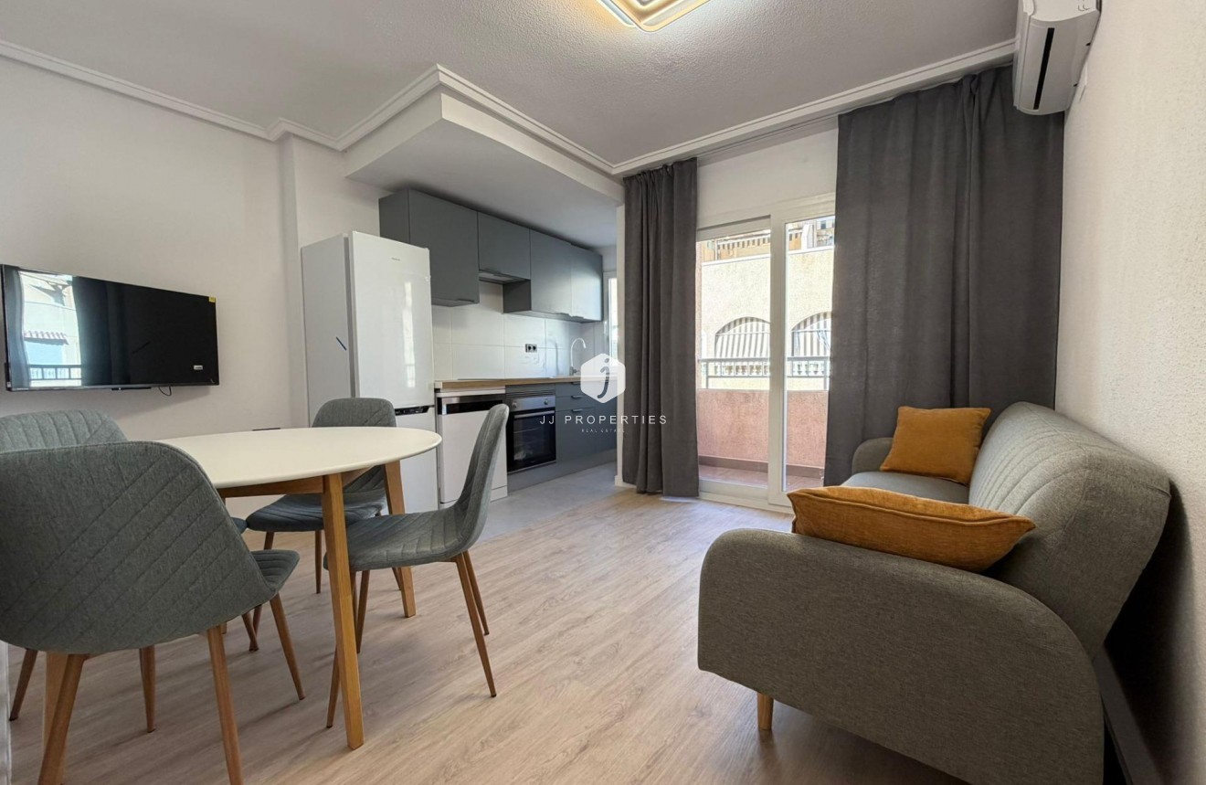 Resale - Apartment / flat -
Torrevieja - Playa del Cura