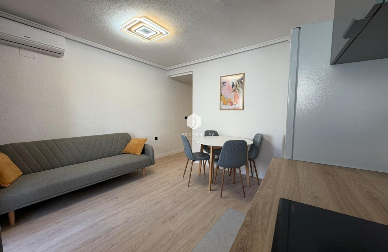 Resale - Apartment / flat -
Torrevieja - Playa del Cura