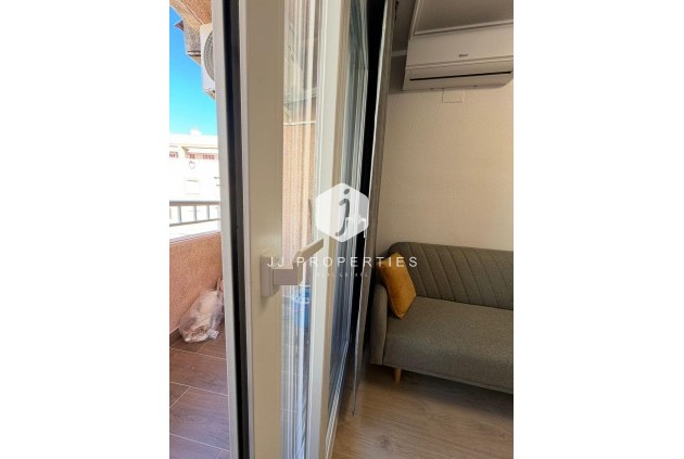 Resale - Apartment / flat -
Torrevieja - Playa del Cura