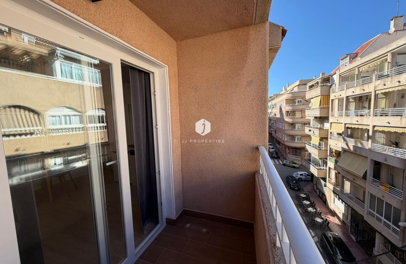 Resale - Apartment / flat -
Torrevieja - Playa del Cura