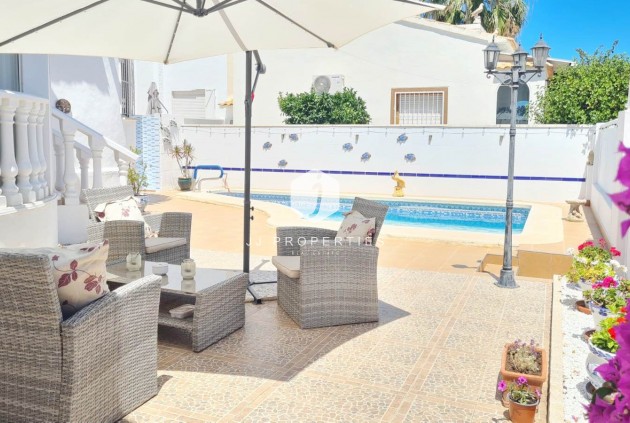 Aus zweiter Hand - Villa -
Orihuela Costa - Costa Blanca